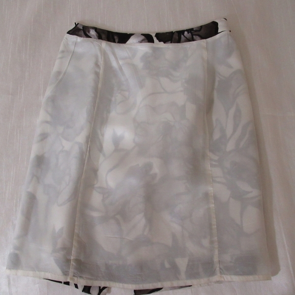 FLORAL Premise linen/Rayon blend size 4 skirt - Picture 9 of 10